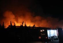 Φωτιά-στη-Θεσσαλονίκη:-Σε-ύφεση-οι-φλόγες-στο-εργοστάσιο-ανακύκλωσης-–-Τοξικοί-καπνοί-κάλυψαν-τον-ουρανό