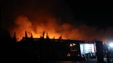 Φωτιά-στη-Θεσσαλονίκη:-Σε-ύφεση-οι-φλόγες-στο-εργοστάσιο-ανακύκλωσης-–-Τοξικοί-καπνοί-κάλυψαν-τον-ουρανό