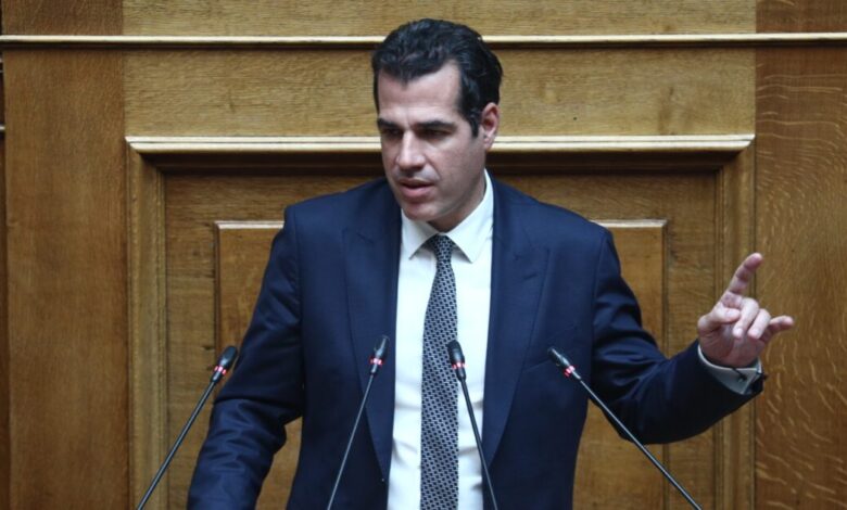 Θάνος-Πλεύρης:-«Οι-μετανάστες-δεν-θα-λιμνάζουν-στην-Κρήτη-–-Πλέον-το-θέμα-είναι-η-επιστροφή-μεταναστών»