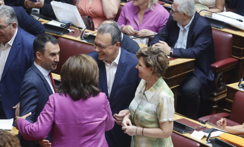 Πρώτο-κοινό-βήμα-ΣΥΡΙΖΑ-και-Νέας-Αριστεράς:-Κατέθεσαν-κοινό-αίτημα-με-37-υπογραφές-για-προανακριτική-για-Βορίδη-και-Αυγενάκη