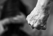Θεσσαλονίκη:-Συνελήφθη-43χρονος-που-πέταξε-ένα-πιάτο-με-καρπούζι-στο-κεφάλι-της-συζύγου-του
