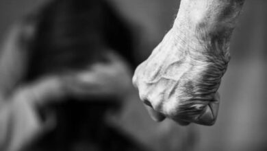 Θεσσαλονίκη:-Συνελήφθη-43χρονος-που-πέταξε-ένα-πιάτο-με-καρπούζι-στο-κεφάλι-της-συζύγου-του