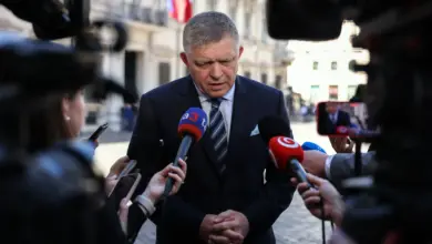 Υποχώρησε-ο-Φίτσο-και-είπε-«ναι»-στο-18ο-πακέτο-κυρώσεων-της-ΕΕ.-σε-βάρος-της-Ρωσίας