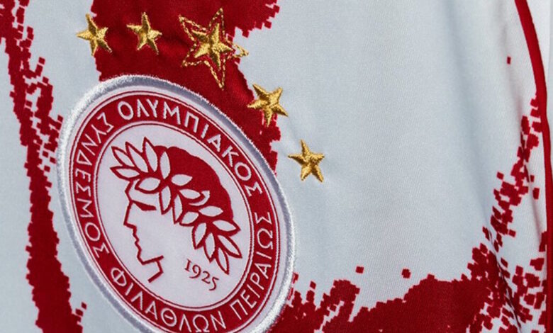 Ο-Ολυμπιακός-αποκάλυψε-την-εκτός-έδρας-φανέλα-του-για-τη-νέα-ποδοσφαιρική-σεζόν