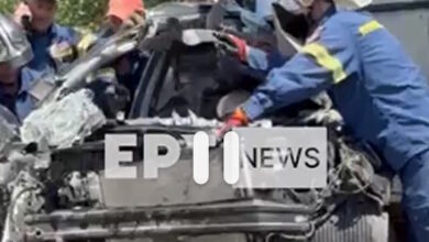 Πάτρα:-Ο-οδηγός-μιλά-μέσα-από-τα-συντρίμμια-του-αυτοκινήτου-του-μετά-την-σύγκρουση-με-τον-συρμό-του-Προαστιακού