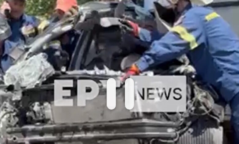 Πάτρα:-Ο-οδηγός-μιλά-μέσα-από-τα-συντρίμμια-του-αυτοκινήτου-του-μετά-την-σύγκρουση-με-τον-συρμό-του-Προαστιακού