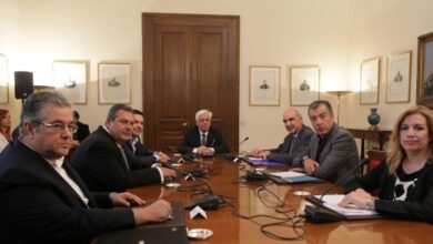 Συμβούλιο-πολιτικών-αρχηγών-2015:-Στη-δημοσιότητα-τα-πλήρη-πρακτικά-–-Οι-διαβεβαιώσεις-Τσίπρα-και-το-«μάζεψε-τους-υπουργούς-σου»-του-Μεϊμαράκη