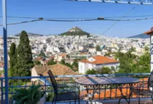 Ράλι-τιμών-στην-Αττική:-Πού-ανεβαίνουν-οι-τιμές-κατοικιών-και-πού-«φρενάρουν»