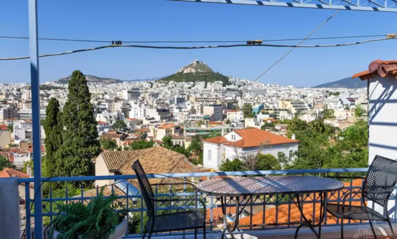 Ράλι-τιμών-στην-Αττική:-Πού-ανεβαίνουν-οι-τιμές-κατοικιών-και-πού-«φρενάρουν»
