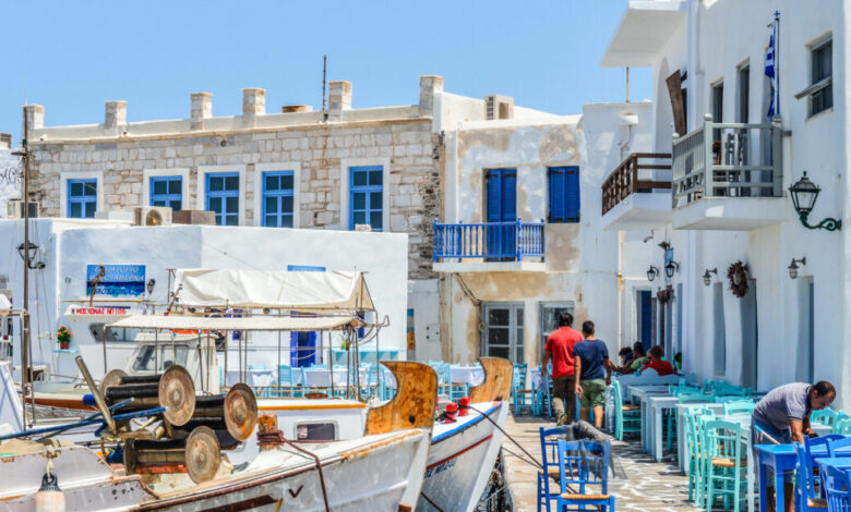 Ο-ελληνικός-τουρισμός-σε-κρίσιμο-σταυροδρόμι:-Περισσότεροι-τουρίστες,-λιγότερα-έσοδα