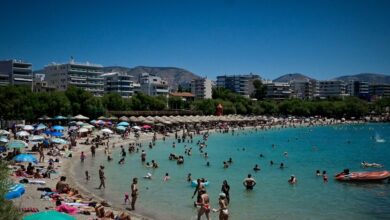 Καιρός:-Ο-καύσωνας-οδήγησε-τους-Αθηναίους-στη-θάλασσα-–-Το-αδιαχώρητο-στις-παραλίες-της-Αττικής