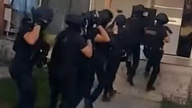 Ασπρόπυργος:-Έντεκα-συλλήψεις-μετά-από-«ντου»-της-αστυνομίας-σε-οικισμό