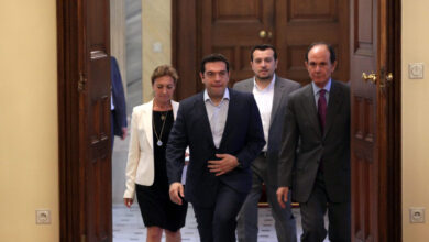 Η-«αλήθεια»-του-Αλέξη-Τσίπρα-μέσα-από-τα-πρακτικά-του-Συμβουλίου-των-Πολιτικών-Αρχηγών-του-2015:-Η-πρόταση-Γιούνκερ-και-«το-“Όχι”-που-δεν-έγινε-“Ναι”»