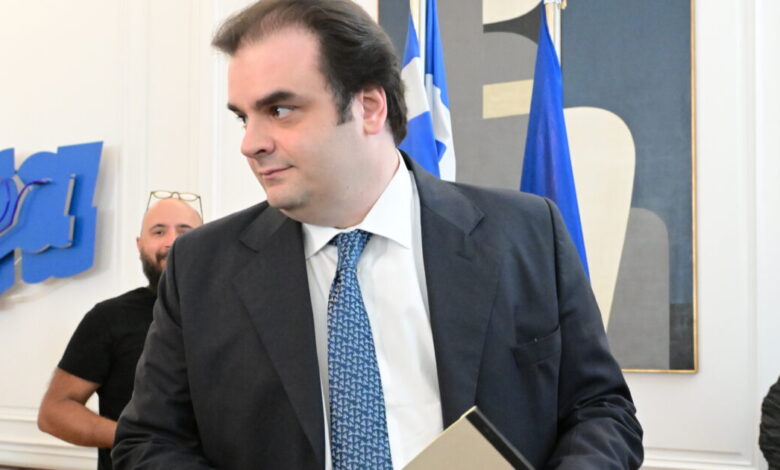 Πιερρακάκης:-Μηδενίζονται-όλες-οι-χρεώσεις-τραπεζών-μέσω-ΔΙΑΣ-–-Εθνικό-πλαφόν-στο-1,5-ευρώ -για-άλλες-χρεώσεις