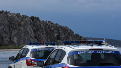 Ανάβυσσος:-Συνελήφθησαν-δύο-υπεύθυνοι-καταστημάτων-για-παράνομη-κατάληψη-παραλίας