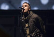 Ο-Λίαμ-Γκάλαχερ-των-oasis-τρολάρει-τους-coldplay-και-καθησυχάζει-τους-φανς-του:-«Εμείς-δεν-έχουμε-kiss-cam»