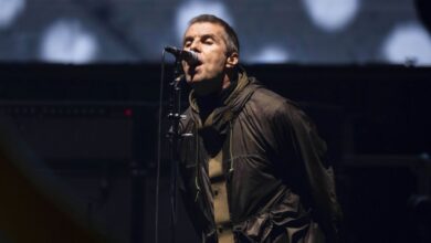 Ο-Λίαμ-Γκάλαχερ-των-oasis-τρολάρει-τους-coldplay-και-καθησυχάζει-τους-φανς-του:-«Εμείς-δεν-έχουμε-kiss-cam»