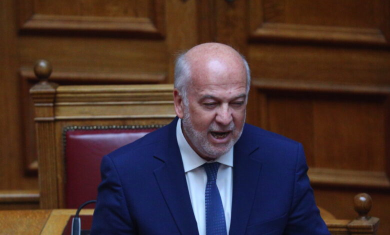 Φλωρίδης-σε-Βελόπουλο-για-την-μετατροπή-σε-μουσείο-του-κτήματος-Σημίτη:-Είναι-τόσο-αλήθεια-όσο-οι-25-τόνοι-ξυλολίου