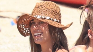 clara-soccini:-Τα-παιχνίδια-στην-άμμο-και-στη-θάλασσα-της-Ιταλίδας-καλλονής-σε-παραλία-της-Μυκόνου