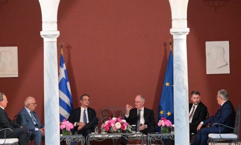 Προεδρικό-Μέγαρο:-Δεξίωση-για-την-51η-επέτειο-αποκατάστασης-της-Δημοκρατίας-–-Οι-ηχηρές-απουσίες-και-οι-καλεσμένοι
