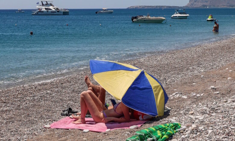 Καιρός:-Κορυφώνεται-ο-καύσωνας-με-θερμοκρασίες-στους-44-βαθμούς-Κελσίου-–-Σήμερα-και-αύριο-οι-πιο-δύσκολες-μέρες