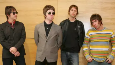 Έκθεση-φωτογραφιών-των-oasis-από-τη-δεκαετία-του-1990-στο-wembley-park-του-Λονδίνου
