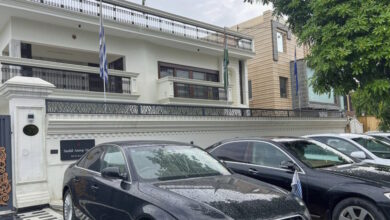 Ινδία:-Παρίστανε-τον-πρέσβη-φανταστικών-χωρών-για-δέκα-χρόνια-και-εξαπατούσε-απεγνωσμένους-Ινδούς