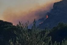 Φωτιά-στα-Χανιά:-Ανεξέλεγκτο-το-πύρινο-μέτωπο,-κάηκαν-σπίτια-–-Μπαράζ-μηνυμάτων-από-το-112