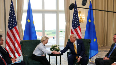 Ανάλυση-new-york-times:-Η-Ευρώπη-έκανε-πίσω-για-να-επιβιώσει-–-Συμβιβασμός-με-Τραμπ-για-δασμούς-15%