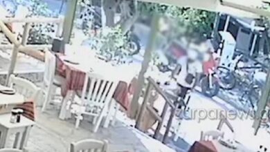 Χανιά:-Βίντεο-με-θρασύτατους-ληστές-να-κλέβουν-τσάντα-από-καρέκλα-σε-μαγαζί-και-φεύγουν-ανενόχλητοι