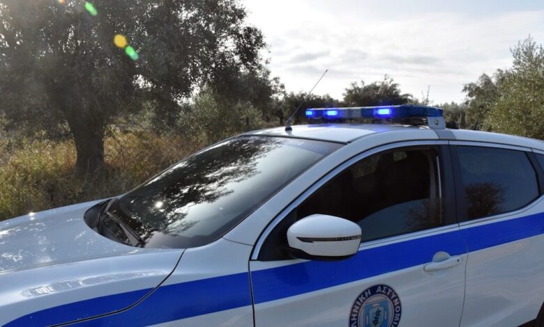 Βόλος:-52χρονη-συνελήφθη-για-παιδική-πορνογραφία-–-Πουλούσε-γυμνές-φωτογραφίες-της-ανήλικης-κόρης-της