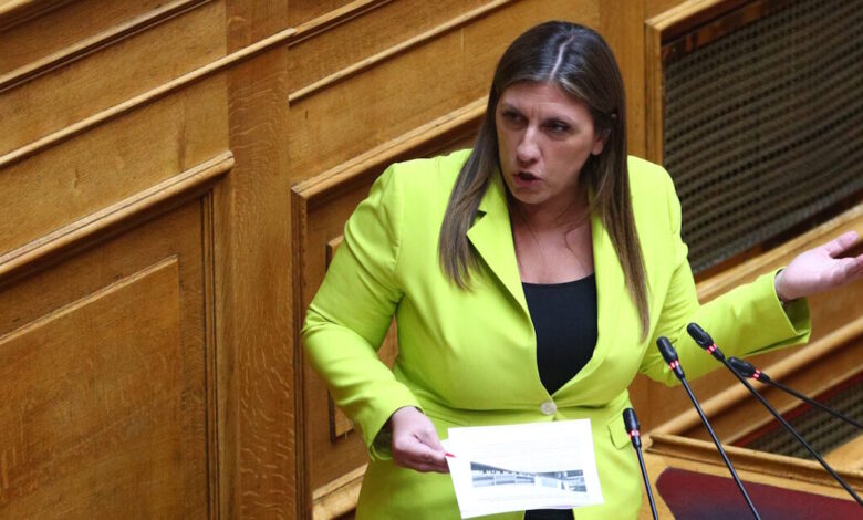 Η-Ζωή-Κωνσταντοπούλου-επιτέθηκε-στην-Τίνα-Μεσσαροπούλου-από-το-βήμα-της-Βουλής-–-«Πανελίστρια»,-«ξετσιπωσιά»