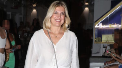 Η-Ράνια-Θρασκιά-κάνει-διακοπές-στη-Μύκονο-–-Πλάνα-από-νυχτερινή-βόλτα-με-φίλη-της
