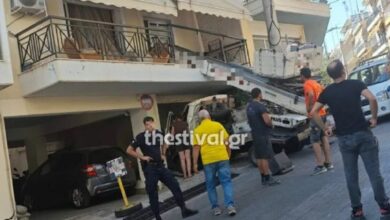Θεσσαλονίκη:-Γερανός-στον-Δήμο-Νεάπολης-–-Συκεών-έπεσε-σε-μπαλκόνι-διαμερίσματος