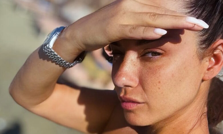 Η-Βάσω-Λασκαράκη-ποζάρει-άβαφη-με-bikini,-στα-46-της-και-ενθουσιάζει-το-instagram