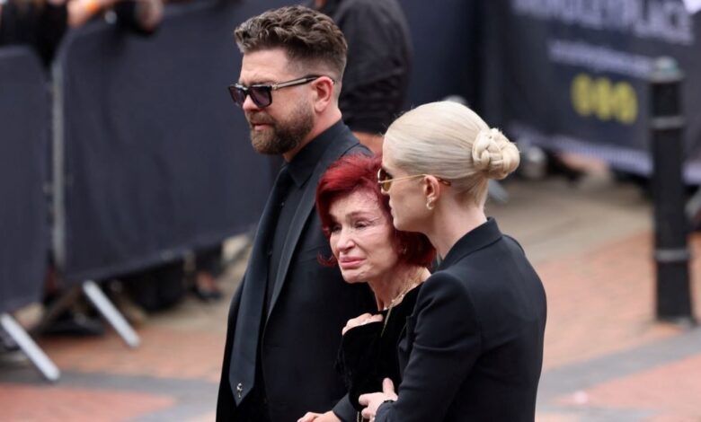 ozzy-osbourne:-Το-Μπέρμιγχαμ-αποχαιρετά-τον-«Πρίγκιπα-του-Σκότους»-–-xιλιάδες-fans-στη-νεκρική-πομπή