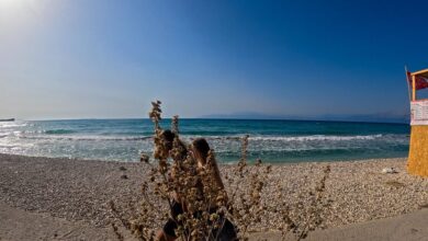 Παλαιό-Φάληρο:-Βίντεο-δείχνει-το-3χρονο-κοριτσάκι-σε-καρότσι-με-μια-γυναίκα-λίγες-ώρες-πριν-βρεθεί-νεκρό-στην-παραλία