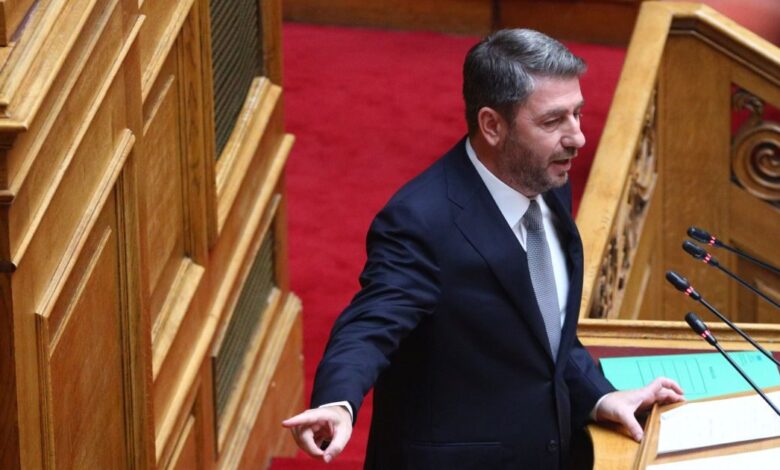 Ανδρουλάκης:-Χθες-πάθατε-ομαδική-δυσανεξία-στην-διαφάνεια-και-καταπατήσατε-το-Σύνταγμα