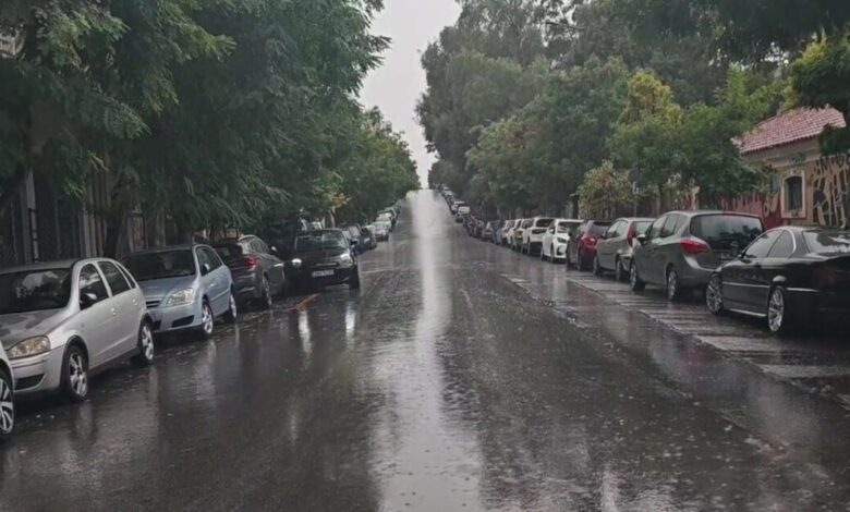 Καιρός:-Η-καταιγίδα-έπιασε-απροετοίμαστους-τους-Αθηναίους-–-Έντονο-μπουρίνι-μετά-τις-θερμοκρασίες-«ψησίματος»