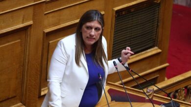 Η-Κωνσταντοπούλου-υπερασπίστηκε-τον-Καραναστάση-με-άγρια-επίθεση-στον-Λαζαρίδη:-«Γυμνοσάλιαγκα,-λέσι,-υποκείμενο»