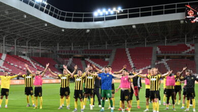 Χάποελ-Μπερ-Σεβά-–-ΑΕΚ:-Οι-πανηγυρισμοί-των-παικτών-της-Ένωσης-και-η-αγκαλιά-του-Ηλιόπουλου-στον-Νίκολιτς