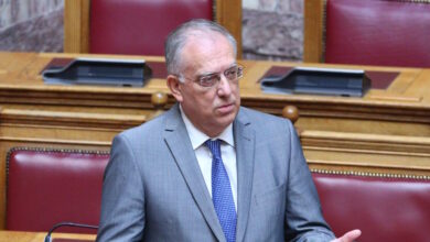 Ο-Τάκης-Θεοδωρικάκος-έστειλε-εξώδικο-στον-δημοσιογράφο-Μανώλη-Κοττάκη-για-«συκοφαντικό-δημοσίευμα»