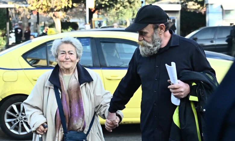Πέθανε-η-μητέρα-του-Κωνσταντίνου-Πολυχρονόπουλου-–-Πρόσφατα-παραπέμφθηκαν-σε-δίκη-για-τις-δωρεές-στον-«Άλλον-Άνθρωπο»