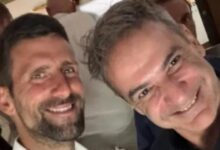 Ο-Νόβακ-Τζόκοβιτς-και-ο-Κυριάκος-Μητσοτάκης-έβγαλαν-selfie-στην-Τήνο