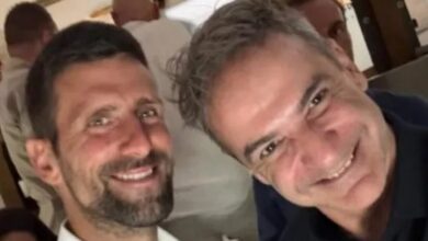 Ο-Νόβακ-Τζόκοβιτς-και-ο-Κυριάκος-Μητσοτάκης-έβγαλαν-selfie-στην-Τήνο