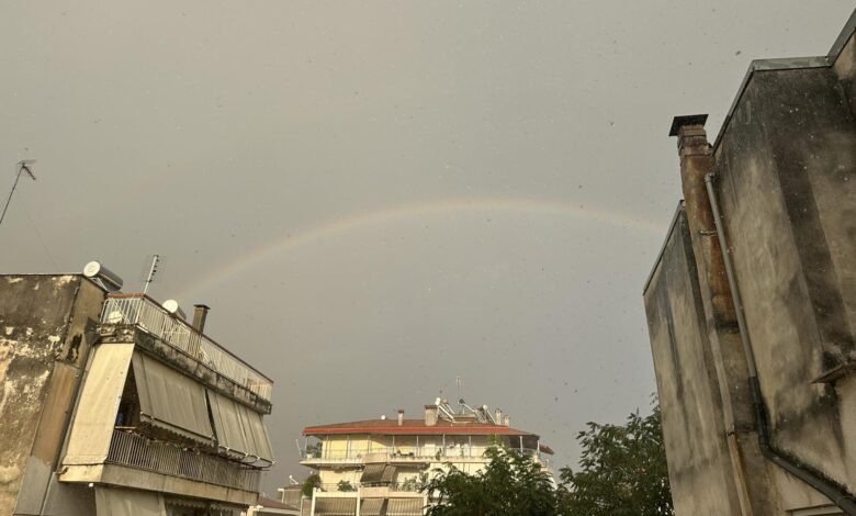 Πρωτοφανές-μπουρίνι-στα-Τρίκαλα:-Ισχυρή-βροχή,-χαλάζι-και-ζημιές-στην-πόλη