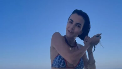 Η-Μαρία-Σολωμού-«πυρπολεί»-το-instagram-–-Ποζάρει-με-μπικίνι-στη-Σαντορίνη