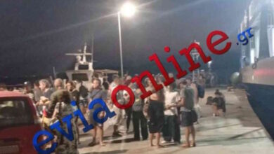 Νέα-Στύρα:-Το-πλοίο-παραμένει-κολλημένο-στην-ξέρα-–-Σε-Μαρμάρι-και-Κάρυστο-διανυκτέρευσαν-οι-επιβάτες