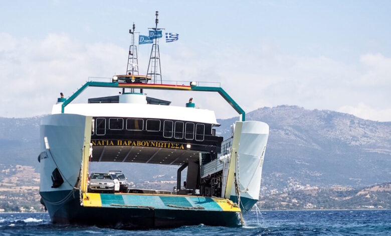Νέα-Στύρα:-«Κόλλησαν»-τα-πηδάλια,-κατέθεσε-ο-καπετάνιος-του-φεριμπότ-που-έπεσε-σε-ξέρα