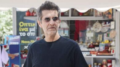 Φοίβος:-Οι-κοινές-εμμονές-με-τη-σύζυγό-του-και-η-έμπνευση-πίσω-από-το-hit-«Ρωτάω-Ποια»